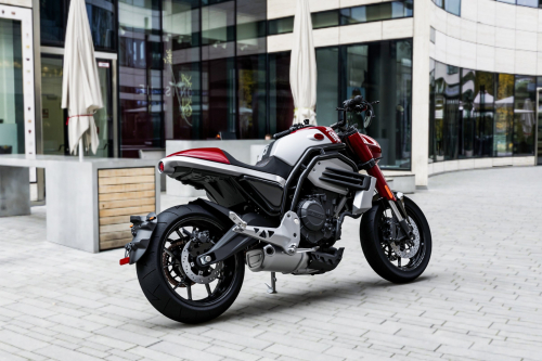 Foto k článku JAWA 730 Twin