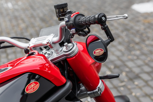 Foto k článku JAWA 730 Twin